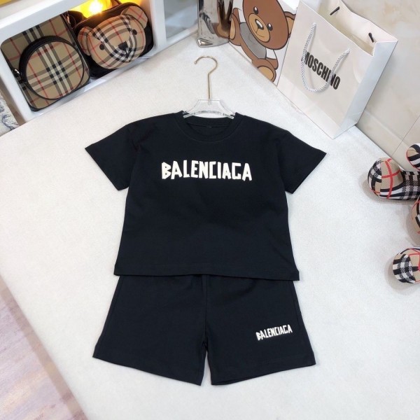 Balenciaga ハイブランド 子供の服 tシャツ半パンツ 上下セット 偽物 キッズ服 バレンシアガブランド 子供用tシャツ 高品質 ブランド 服 コピー 半袖シャツ 激安パロディ