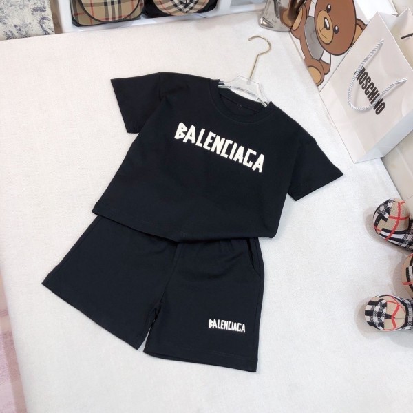 Balenciaga ハイブランド 子供の服 tシャツ半パンツ 上下セット 偽物 キッズ服 バレンシアガブランド 子供用tシャツ 高品質 ブランド 服 コピー 半袖シャツ 激安パロディ