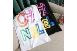 ハイブランドシャネル tシャツとグッチ ボディバッグと マット