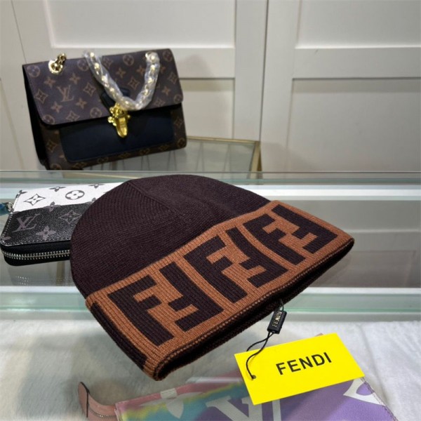 Fendi フェンディハイブランドニット帽 ビーニー 帽子 ワッチキャップ ボーダーニット おしゃれ ボンボン 防寒 防風 通気性 伸縮性 柔らかい 春 秋 冬 スキー スノボ 登山 通勤 メンズ レディース