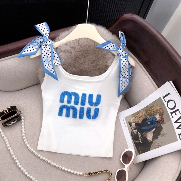 ミュウミュウ MiuMiu 夏 上質 ニット レディース タンクトップ ベスト キャミソール 着痩せ ノースリーブ インナー 丸首 ミニ丈 アンダージャツ トップス タイト 無地 春 夏 秋 セクシー お洒落 伸縮性 学生 大人 パーティー デート お出かけ