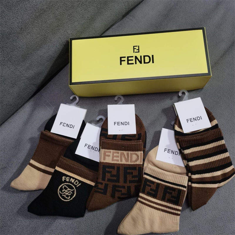 Fendi レディース向け 靴下 かわいい